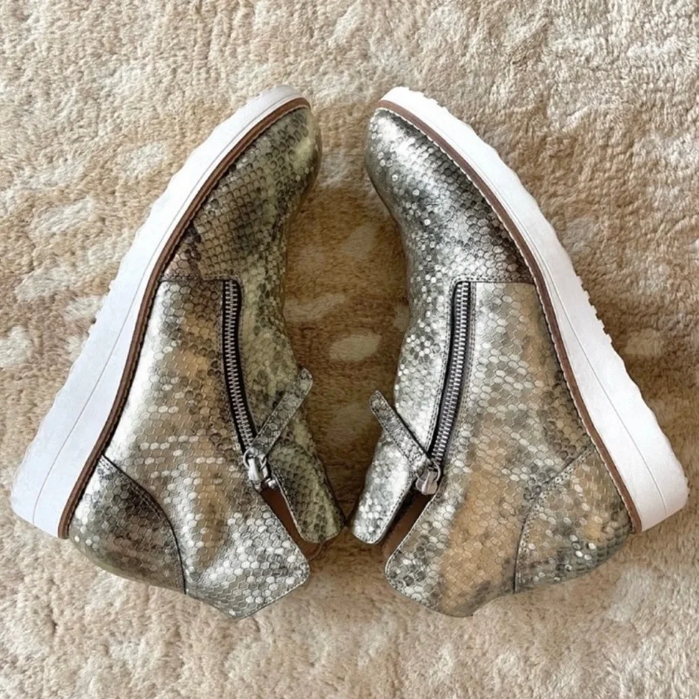 Silent D OHMY Modern Platform Wedge Bootie Sneaker Antique Gold Honeycomb Sz 41 - Picture 7 of 13